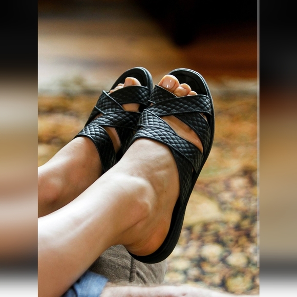 Okabashi Shoes Okabashi Oka B Womens Cross Strap Slip On Sandals